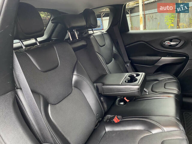 Красный Джип Чероки, объемом двигателя 2.36 л и пробегом 73 тыс. км за 15900 $, фото 12 на Automoto.ua