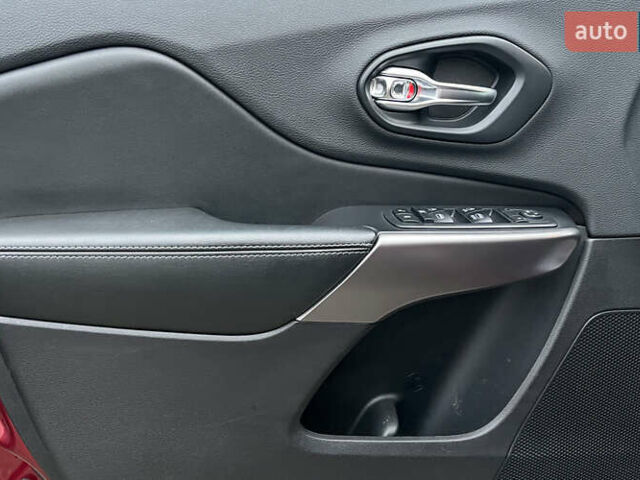 Красный Джип Чероки, объемом двигателя 2.36 л и пробегом 155 тыс. км за 17300 $, фото 22 на Automoto.ua