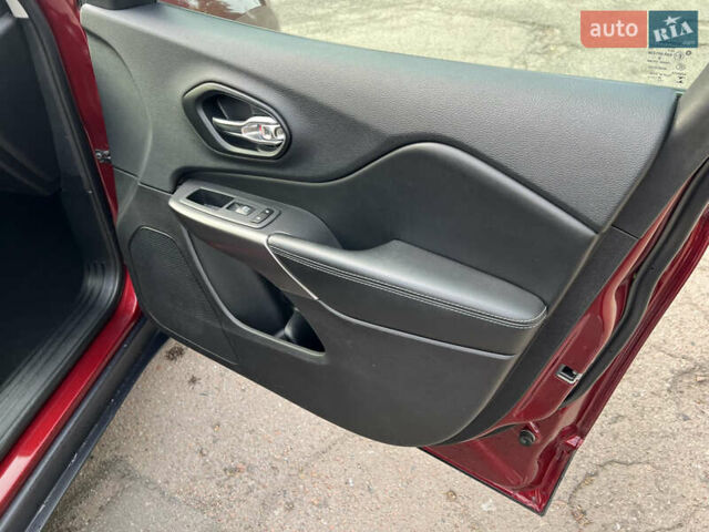 Красный Джип Чероки, объемом двигателя 2.4 л и пробегом 273 тыс. км за 12200 $, фото 16 на Automoto.ua