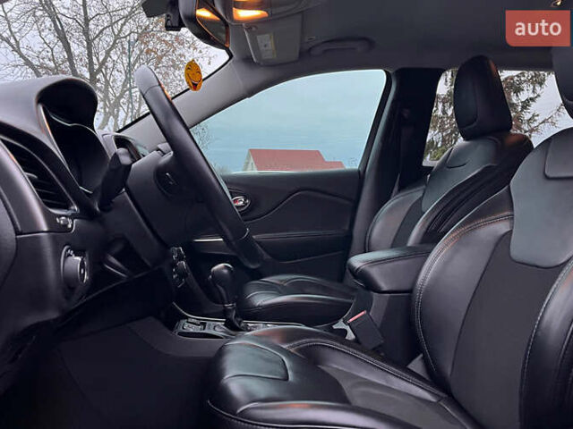 Красный Джип Чероки, объемом двигателя 2.36 л и пробегом 155 тыс. км за 17300 $, фото 8 на Automoto.ua