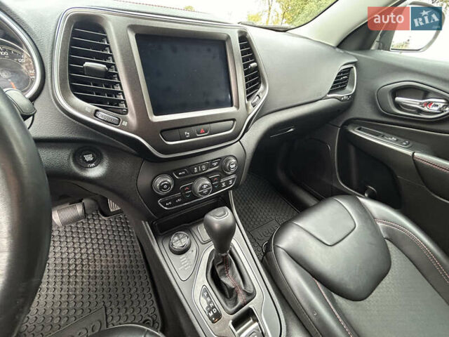 Червоний Джип Cherokee, об'ємом двигуна 1.99 л та пробігом 80 тис. км за 23500 $, фото 22 на Automoto.ua