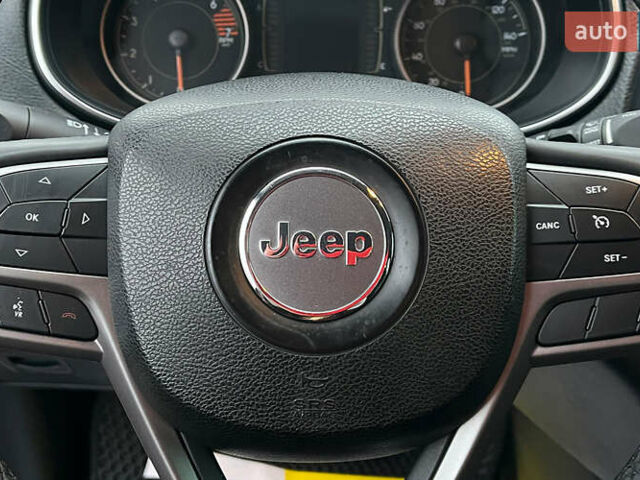 Красный Джип Чероки, объемом двигателя 2.36 л и пробегом 155 тыс. км за 17300 $, фото 11 на Automoto.ua