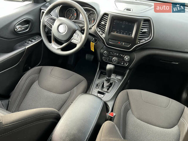 Красный Джип Чероки, объемом двигателя 2.4 л и пробегом 273 тыс. км за 12200 $, фото 19 на Automoto.ua