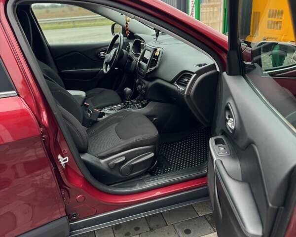 Червоний Джип Cherokee, об'ємом двигуна 2.4 л та пробігом 83 тис. км за 16000 $, фото 8 на Automoto.ua