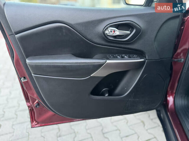 Червоний Джип Cherokee, об'ємом двигуна 2.36 л та пробігом 203 тис. км за 14500 $, фото 47 на Automoto.ua