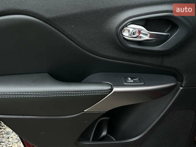 Красный Джип Чероки, объемом двигателя 2.36 л и пробегом 155 тыс. км за 17300 $, фото 26 на Automoto.ua