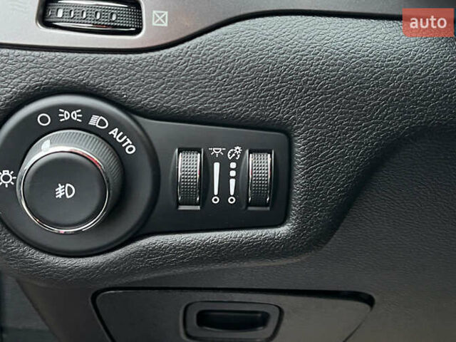 Красный Джип Чероки, объемом двигателя 2.36 л и пробегом 155 тыс. км за 17300 $, фото 12 на Automoto.ua