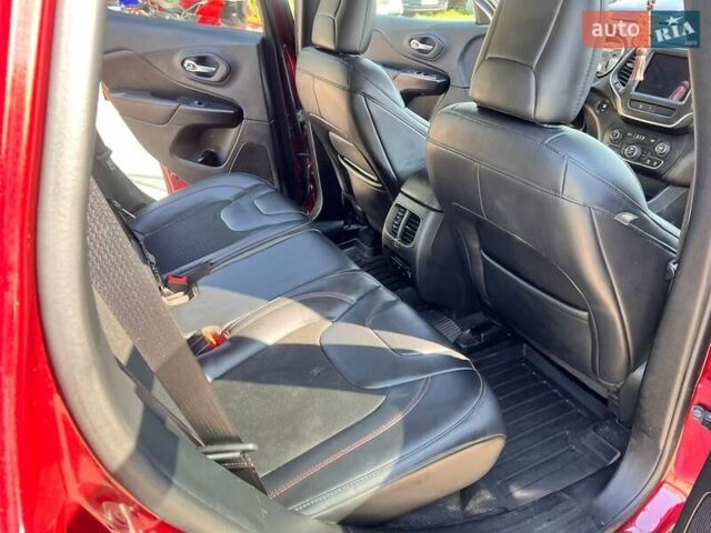 Красный Джип Чероки, объемом двигателя 3.24 л и пробегом 87 тыс. км за 19999 $, фото 6 на Automoto.ua