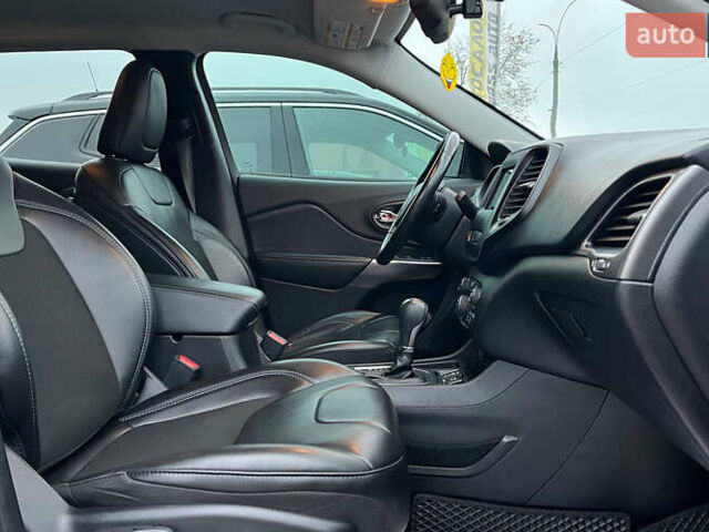 Красный Джип Чероки, объемом двигателя 2.36 л и пробегом 155 тыс. км за 17300 $, фото 21 на Automoto.ua