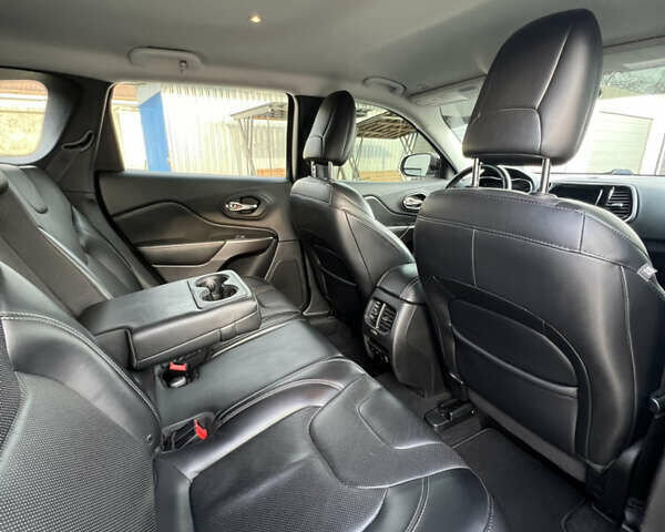 Червоний Джип Cherokee, об'ємом двигуна 3.24 л та пробігом 120 тис. км за 18100 $, фото 23 на Automoto.ua