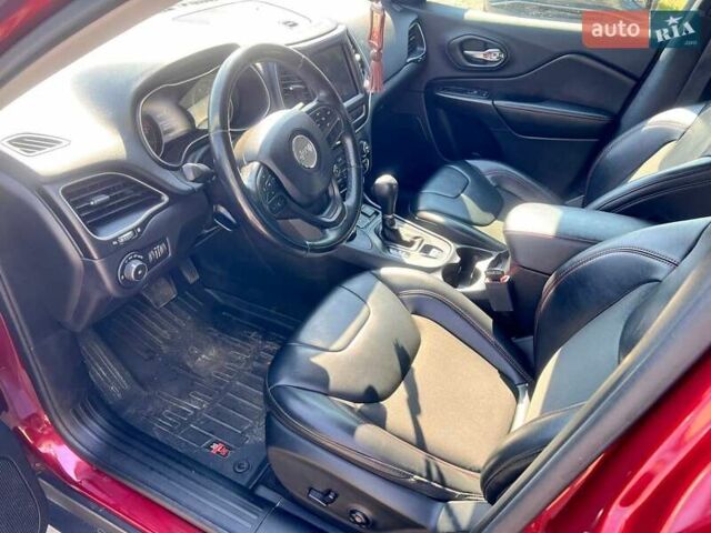 Красный Джип Чероки, объемом двигателя 3.24 л и пробегом 87 тыс. км за 19999 $, фото 3 на Automoto.ua