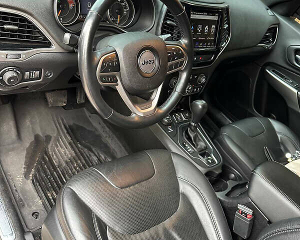 Красный Джип Чероки, объемом двигателя 2 л и пробегом 58 тыс. км за 17800 $, фото 15 на Automoto.ua