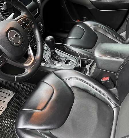 Красный Джип Чероки, объемом двигателя 2.36 л и пробегом 155 тыс. км за 17500 $, фото 9 на Automoto.ua