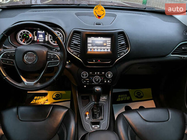 Красный Джип Чероки, объемом двигателя 2.36 л и пробегом 155 тыс. км за 17300 $, фото 9 на Automoto.ua