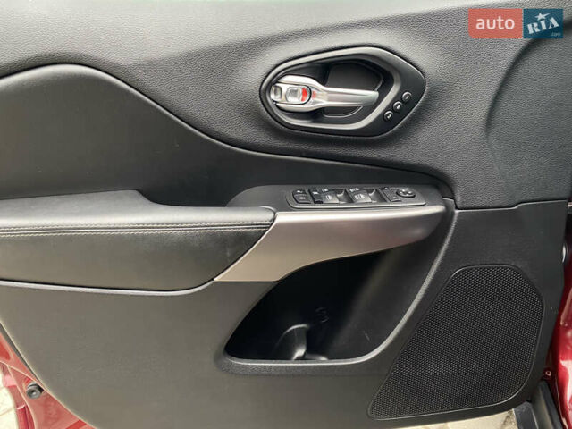 Красный Джип Чероки, объемом двигателя 2.36 л и пробегом 73 тыс. км за 15900 $, фото 10 на Automoto.ua