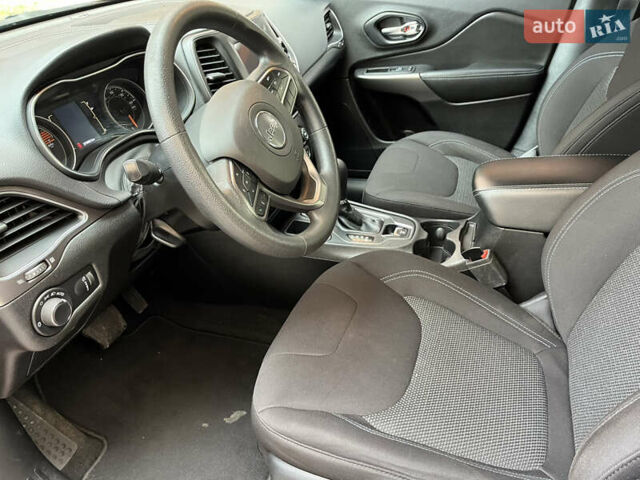 Червоний Джип Cherokee, об'ємом двигуна 2.4 л та пробігом 219 тис. км за 14800 $, фото 22 на Automoto.ua