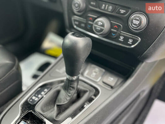 Красный Джип Чероки, объемом двигателя 2.36 л и пробегом 16 тыс. км за 19400 $, фото 14 на Automoto.ua