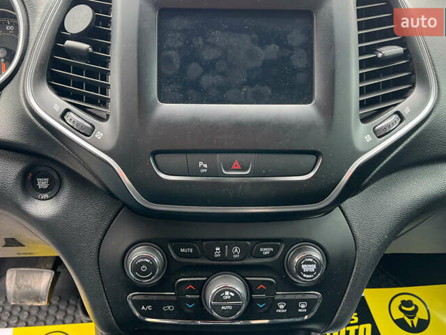 Красный Джип Чероки, объемом двигателя 2.36 л и пробегом 16 тыс. км за 19400 $, фото 12 на Automoto.ua