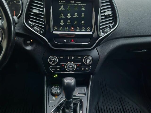 Червоний Джип Cherokee, об'ємом двигуна 3.2 л та пробігом 47 тис. км за 18500 $, фото 13 на Automoto.ua