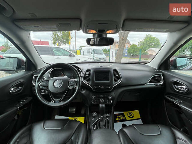 Красный Джип Чероки, объемом двигателя 2.36 л и пробегом 16 тыс. км за 19400 $, фото 7 на Automoto.ua