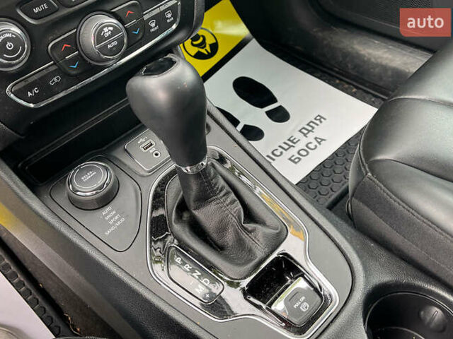 Красный Джип Чероки, объемом двигателя 2.36 л и пробегом 16 тыс. км за 19400 $, фото 13 на Automoto.ua