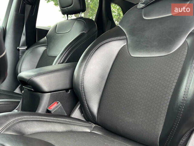 Красный Джип Чероки, объемом двигателя 2.36 л и пробегом 16 тыс. км за 19400 $, фото 17 на Automoto.ua