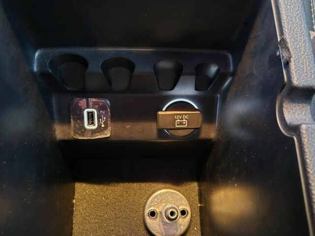 Червоний Джип Cherokee, об'ємом двигуна 3.2 л та пробігом 47 тис. км за 18500 $, фото 17 на Automoto.ua