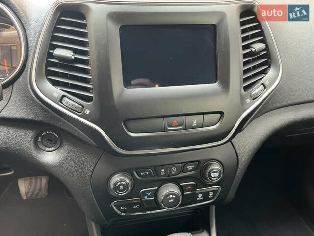 Червоний Джип Cherokee, об'ємом двигуна 2.4 л та пробігом 219 тис. км за 14800 $, фото 21 на Automoto.ua