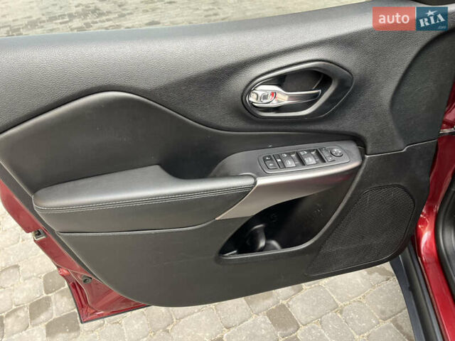 Червоний Джип Cherokee, об'ємом двигуна 2.4 л та пробігом 219 тис. км за 14800 $, фото 24 на Automoto.ua