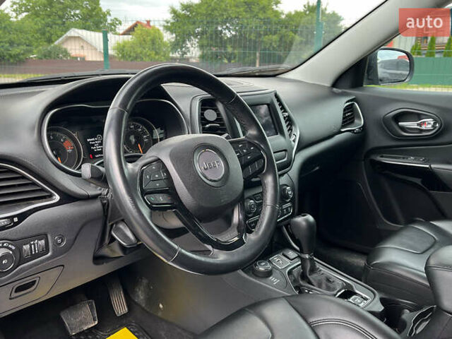 Красный Джип Чероки, объемом двигателя 2.36 л и пробегом 16 тыс. км за 19400 $, фото 6 на Automoto.ua