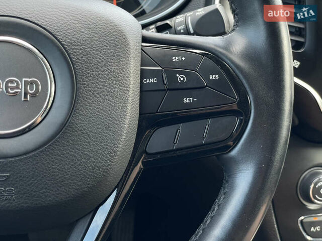 Червоний Джип Cherokee, об'ємом двигуна 2.4 л та пробігом 65 тис. км за 17555 $, фото 45 на Automoto.ua