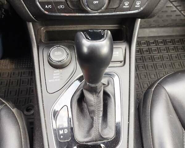 Красный Джип Чероки, объемом двигателя 2.36 л и пробегом 44 тыс. км за 19500 $, фото 21 на Automoto.ua