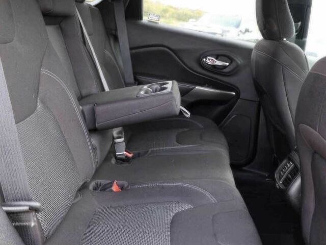 Червоний Джип Cherokee, об'ємом двигуна 2.4 л та пробігом 10 тис. км за 8900 $, фото 11 на Automoto.ua