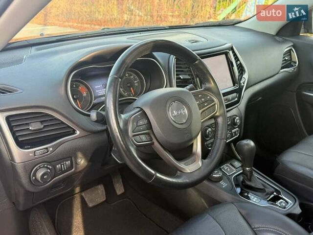 Червоний Джип Cherokee, об'ємом двигуна 3.24 л та пробігом 51 тис. км за 19900 $, фото 4 на Automoto.ua