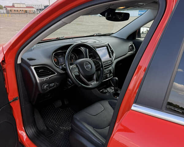 Джип Чероки 2021 в Боярка на Automoto.ua Красный Джип Чероки, объемом двигателя 3.24 л и пробегом 89 тыс. км за 18000 $, фото 16 на Automoto.ua
