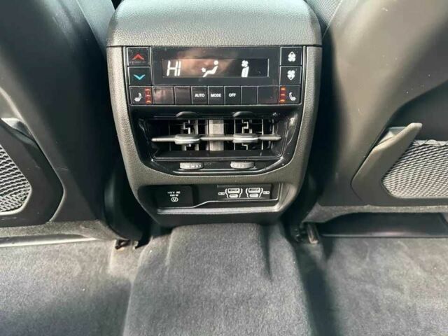 Червоний Джип Cherokee, об'ємом двигуна 2.4 л та пробігом 21 тис. км за 5900 $, фото 9 на Automoto.ua