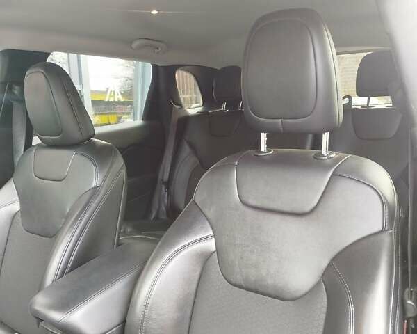 Красный Джип Чероки, объемом двигателя 2.36 л и пробегом 44 тыс. км за 19500 $, фото 16 на Automoto.ua