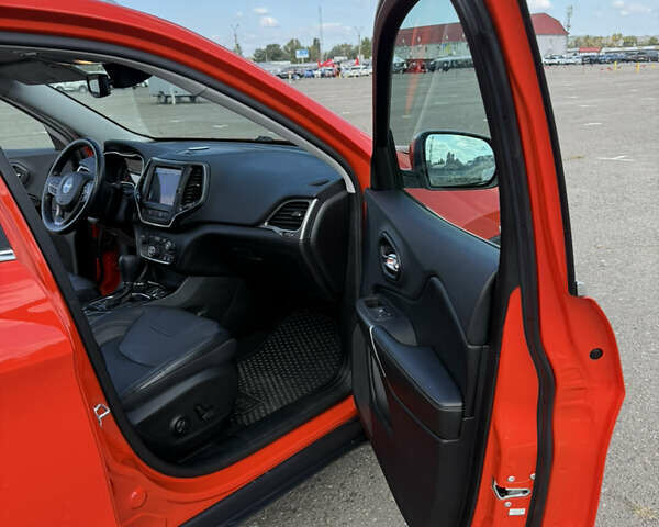 Джип Чероки 2021 в Боярка на Automoto.ua Красный Джип Чероки, объемом двигателя 3.24 л и пробегом 89 тыс. км за 18000 $, фото 17 на Automoto.ua