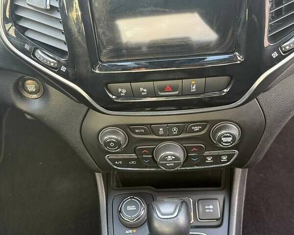 Червоний Джип Cherokee, об'ємом двигуна 3.24 л та пробігом 51 тис. км за 19900 $, фото 6 на Automoto.ua