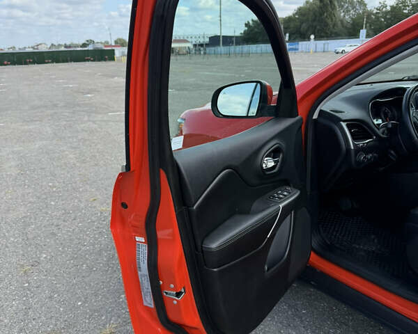 Джип Чероки 2021 в Боярка на Automoto.ua Красный Джип Чероки, объемом двигателя 3.24 л и пробегом 89 тыс. км за 18000 $, фото 5 на Automoto.ua