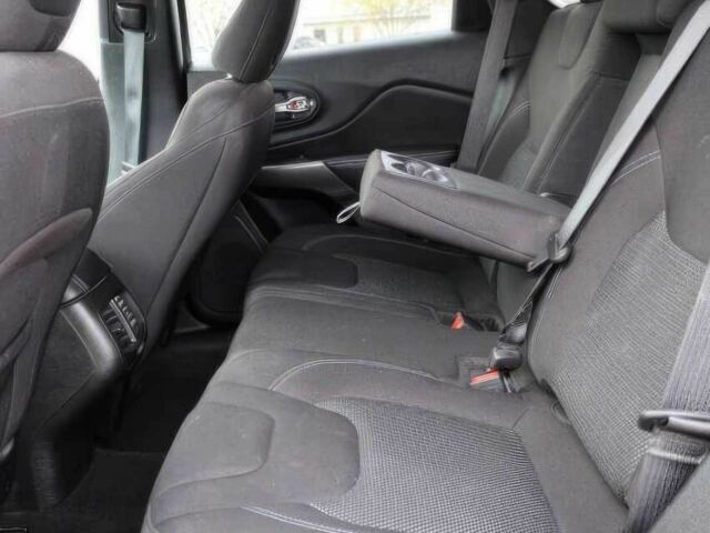 Червоний Джип Cherokee, об'ємом двигуна 2.4 л та пробігом 10 тис. км за 8900 $, фото 12 на Automoto.ua