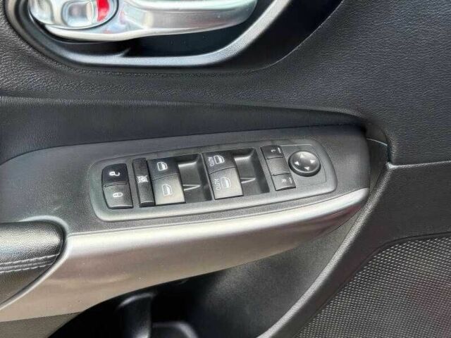 Красный Джип Чероки, объемом двигателя 3.2 л и пробегом 68 тыс. км за 12000 $, фото 12 на Automoto.ua