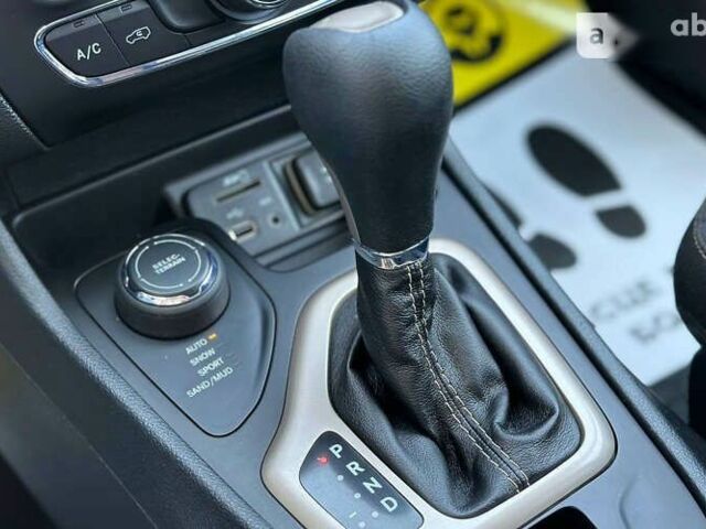 Джип Cherokee, об'ємом двигуна 3.2 л та пробігом 176 тис. км за 15500 $, фото 11 на Automoto.ua