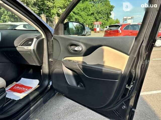 Джип Cherokee, об'ємом двигуна 2.4 л та пробігом 298 тис. км за 13500 $, фото 25 на Automoto.ua