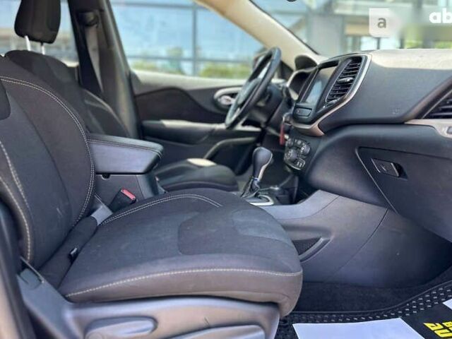 Джип Cherokee, об'ємом двигуна 3.2 л та пробігом 176 тис. км за 15500 $, фото 17 на Automoto.ua