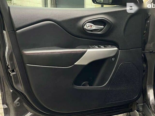 Джип Чероки, объемом двигателя 3.2 л и пробегом 122 тыс. км за 18500 $, фото 6 на Automoto.ua