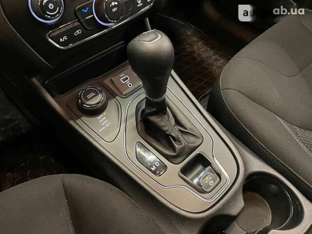 Джип Cherokee, об'ємом двигуна 3.2 л та пробігом 43 тис. км за 23300 $, фото 25 на Automoto.ua