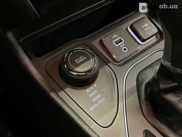 Джип Cherokee, об'ємом двигуна 3.2 л та пробігом 43 тис. км за 23300 $, фото 26 на Automoto.ua