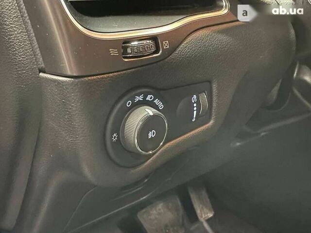 Джип Cherokee, об'ємом двигуна 3.2 л та пробігом 43 тис. км за 23300 $, фото 4 на Automoto.ua