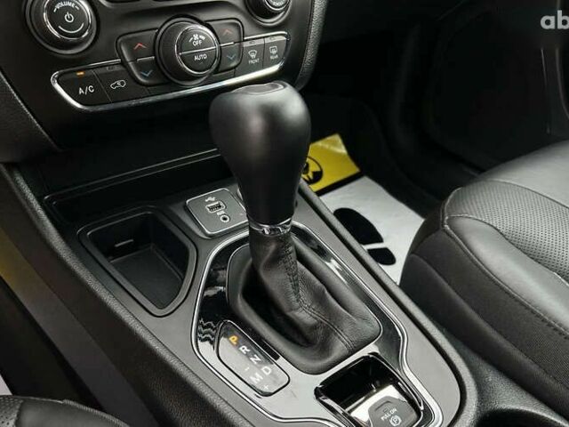 Джип Чероки, объемом двигателя 2 л и пробегом 28 тыс. км за 22700 $, фото 23 на Automoto.ua